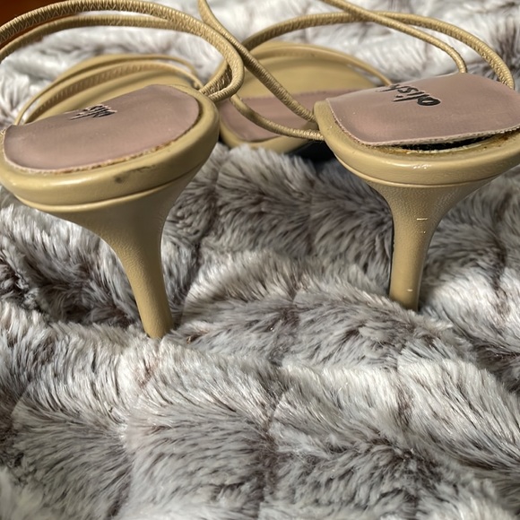 Shoes - Picture 2 of 5